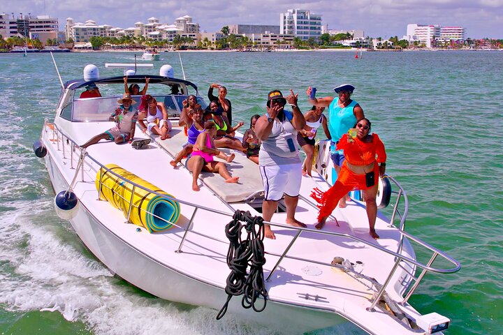 Private Luxury Yacht 55FT Rental in Cancun | 2026 VIP Concierge