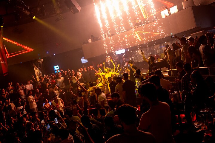 Bar Crawl Madness Tour in Cancun | 2026 VIP Concierge