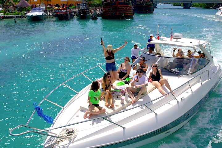 Private Premium Yacht 46FT Rental in Cancún | 2026 VIP Concierge