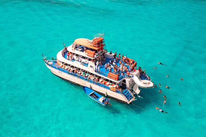 VIP Isla Mujeres Sailing: Dancer Cruise Isla Mujeres Snorkel Food and Drinks Included