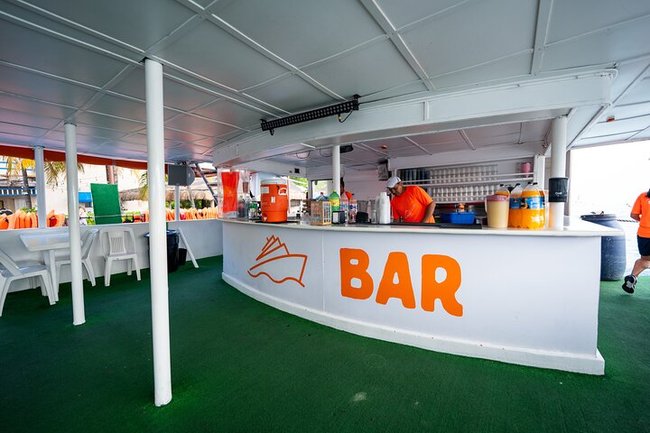 VIP Isla Mujeres Sailing: Dancer Cruise Isla Mujeres Snorkel Food and Drinks Included