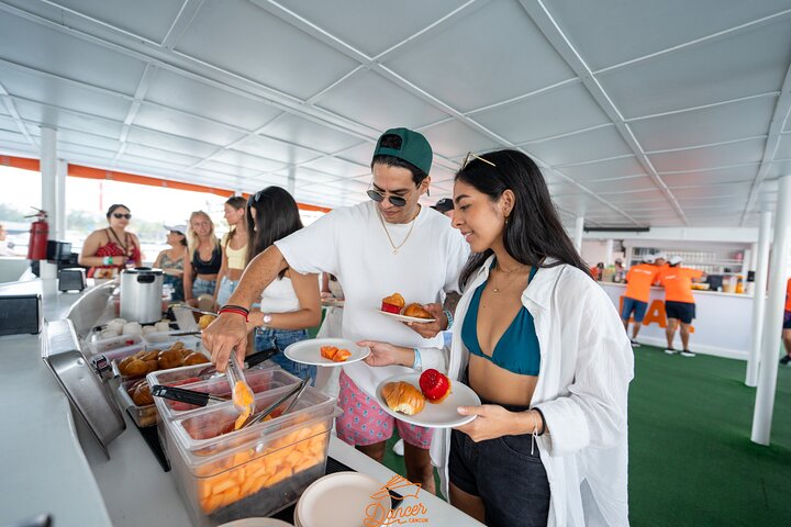 VIP Isla Mujeres Sailing: Dancer Cruise Isla Mujeres Snorkel Food and Drinks Included